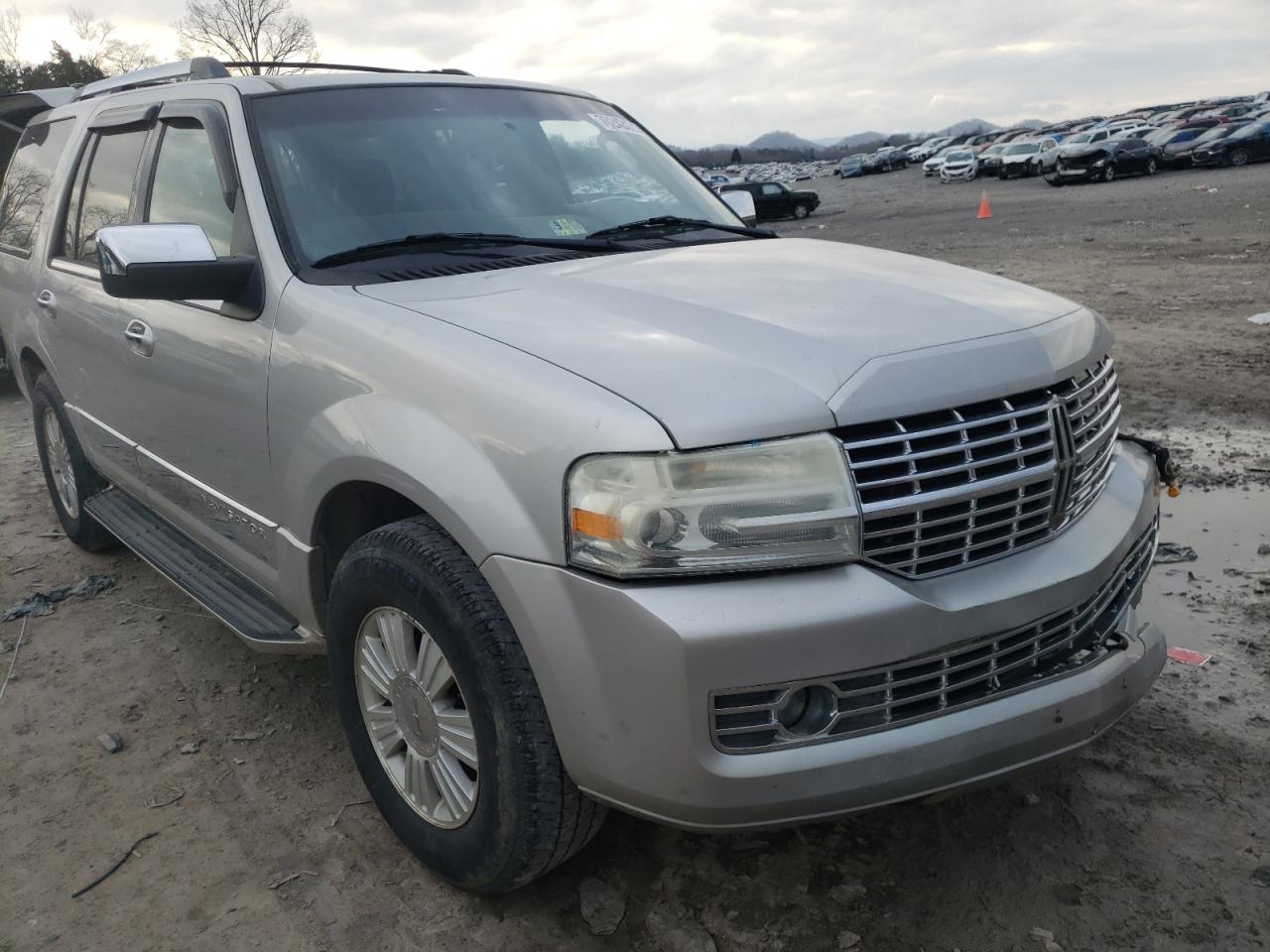 LINCOLN NAVIGATOR 2007 with VIN 5LMFU28537LJ06499 - Photo from auction