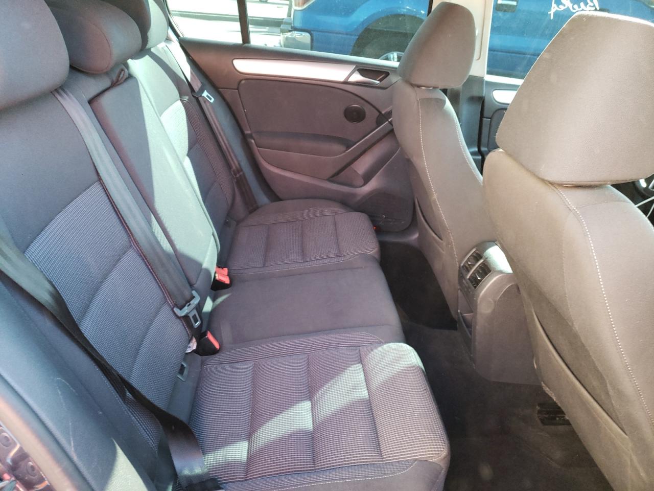 Photo 6 from auction – 2013 VOLKSWAGEN GOLF with VIN WVWNM7AJ8DW049086