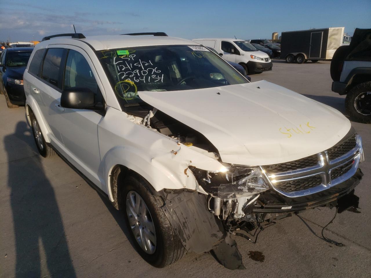 DODGE JOURNEY SE 2019 with VIN 3C4PDCAB7KT864134 - Photo from auction