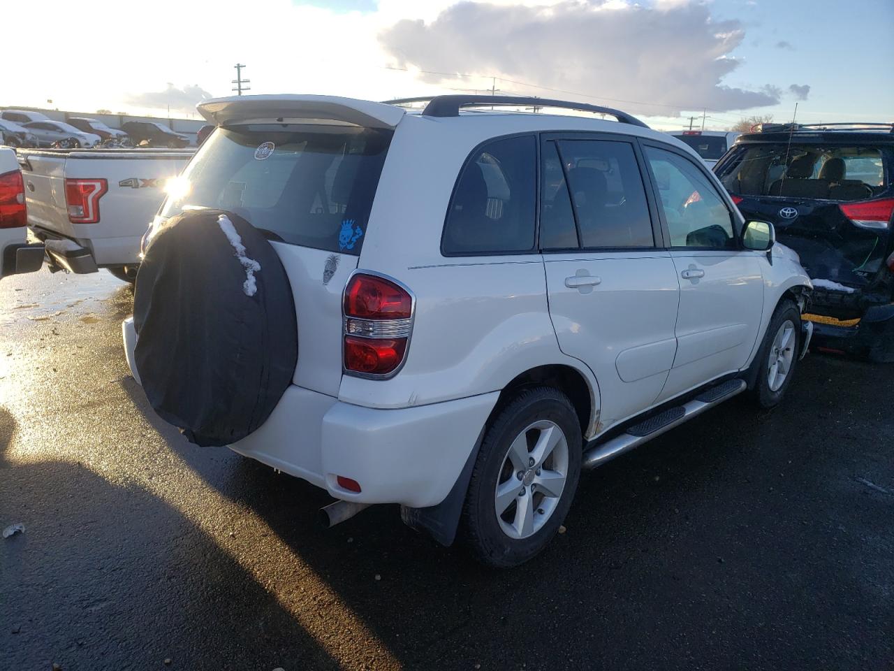 Photo 4 from auction – 2004 TOYOTA RAV4 with VIN JTEGD20V740002226