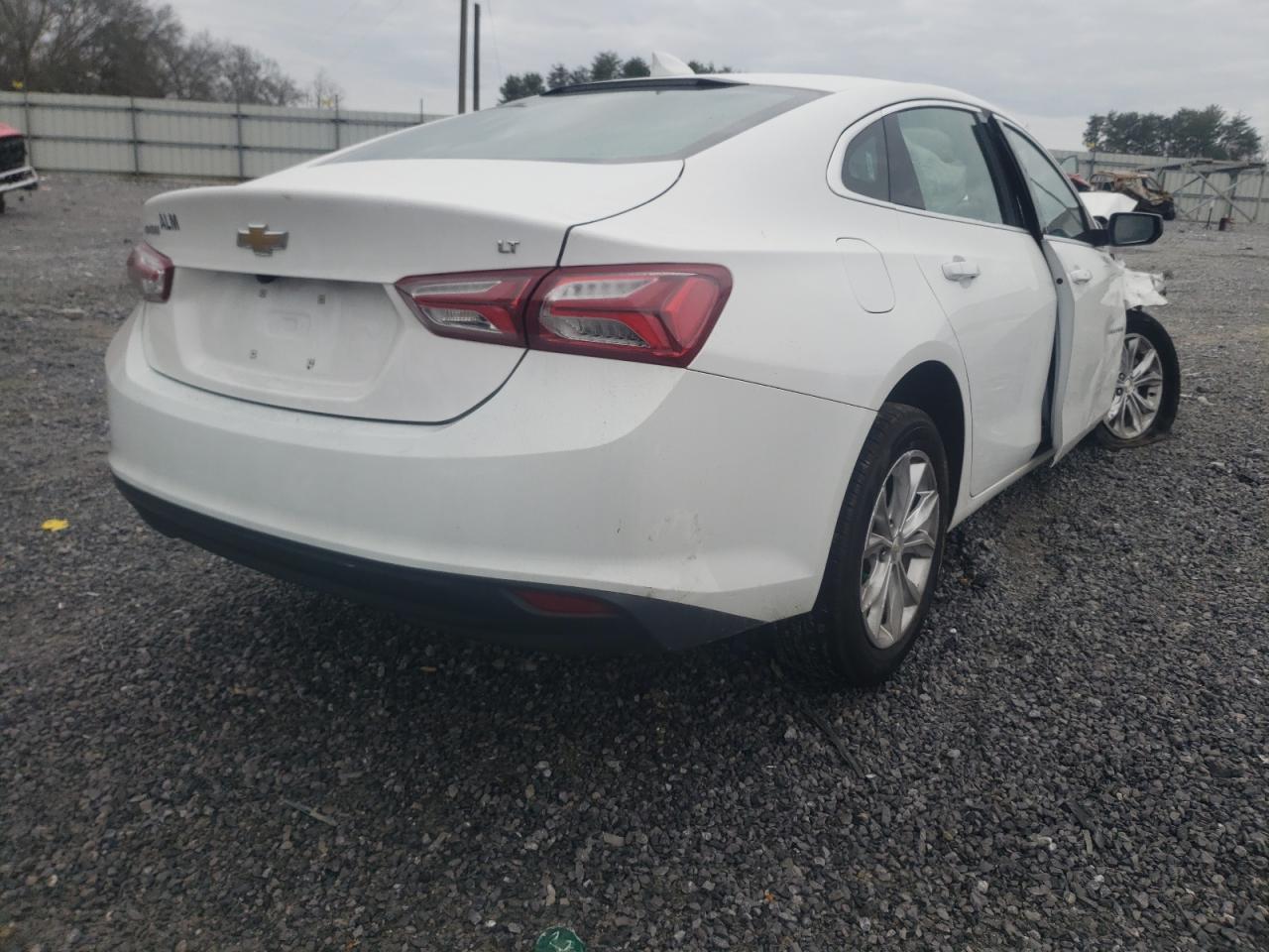 Photo 4 from auction – 2020 CHEVROLET MALIBU LT with VIN 1G1ZD5ST2LF010197