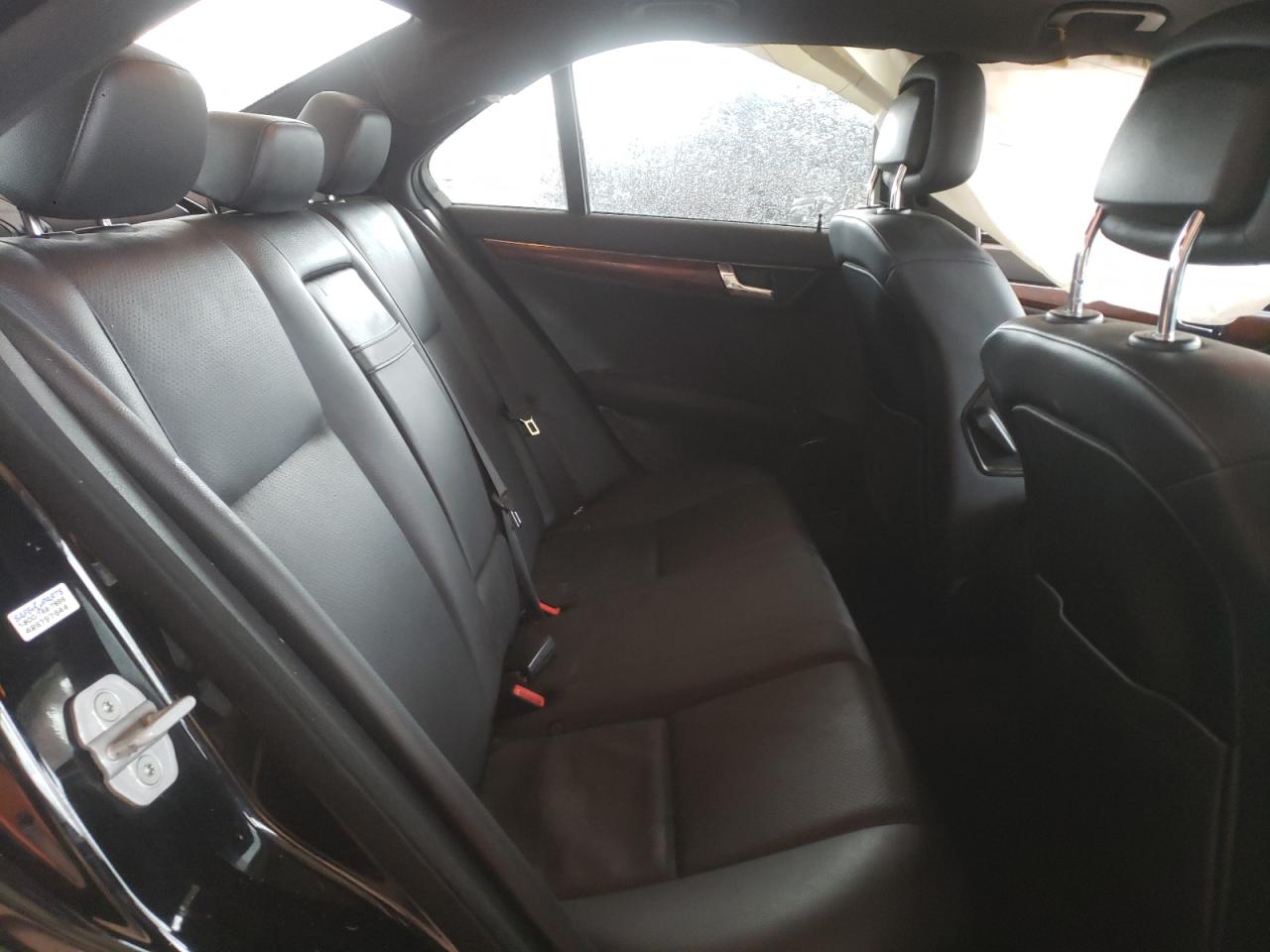Photo 6 from auction – 2011 MERCEDES-BENZ C 300 with VIN WDDGF5EB4BA522749