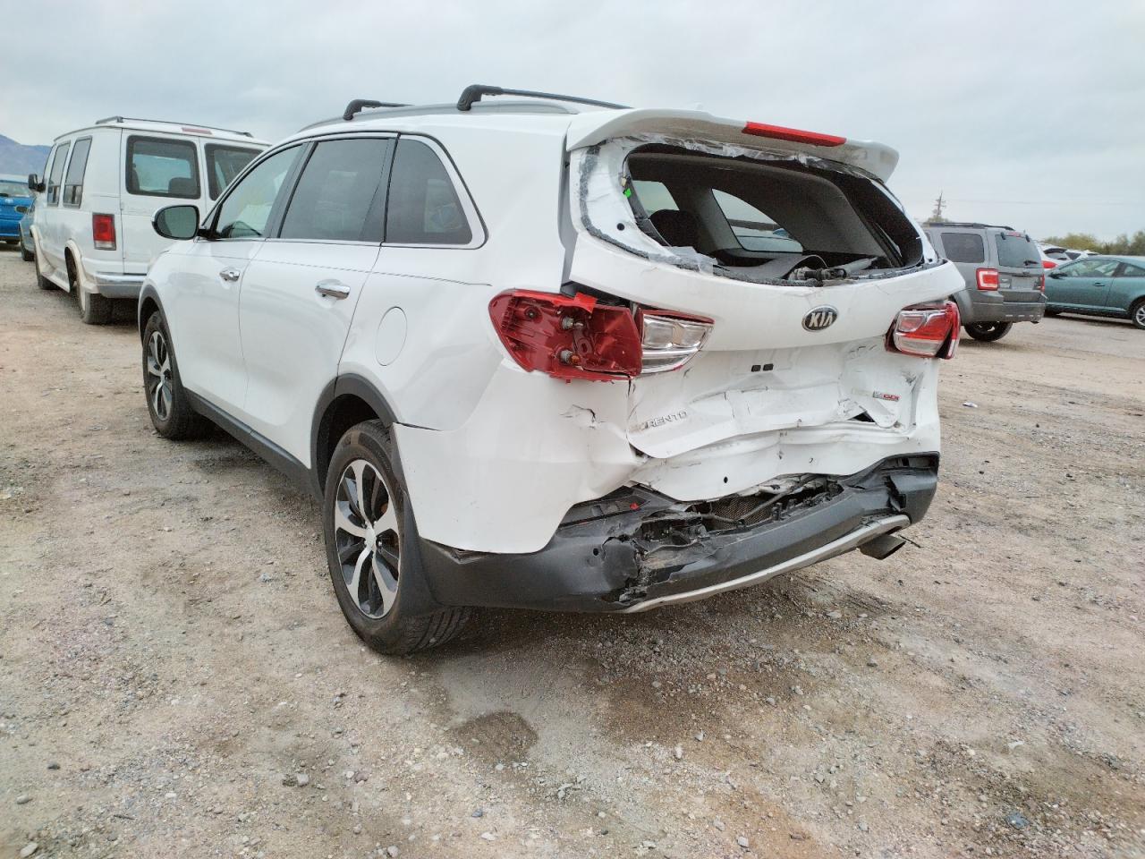Photo 3 from auction – 2016 KIA SORENTO EX with VIN 5XYPH4A19GG014344