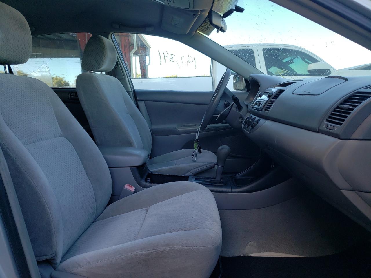 Photo 5 from auction – 2004 TOYOTA CAMRY with VIN 4T1BE32K44U844319