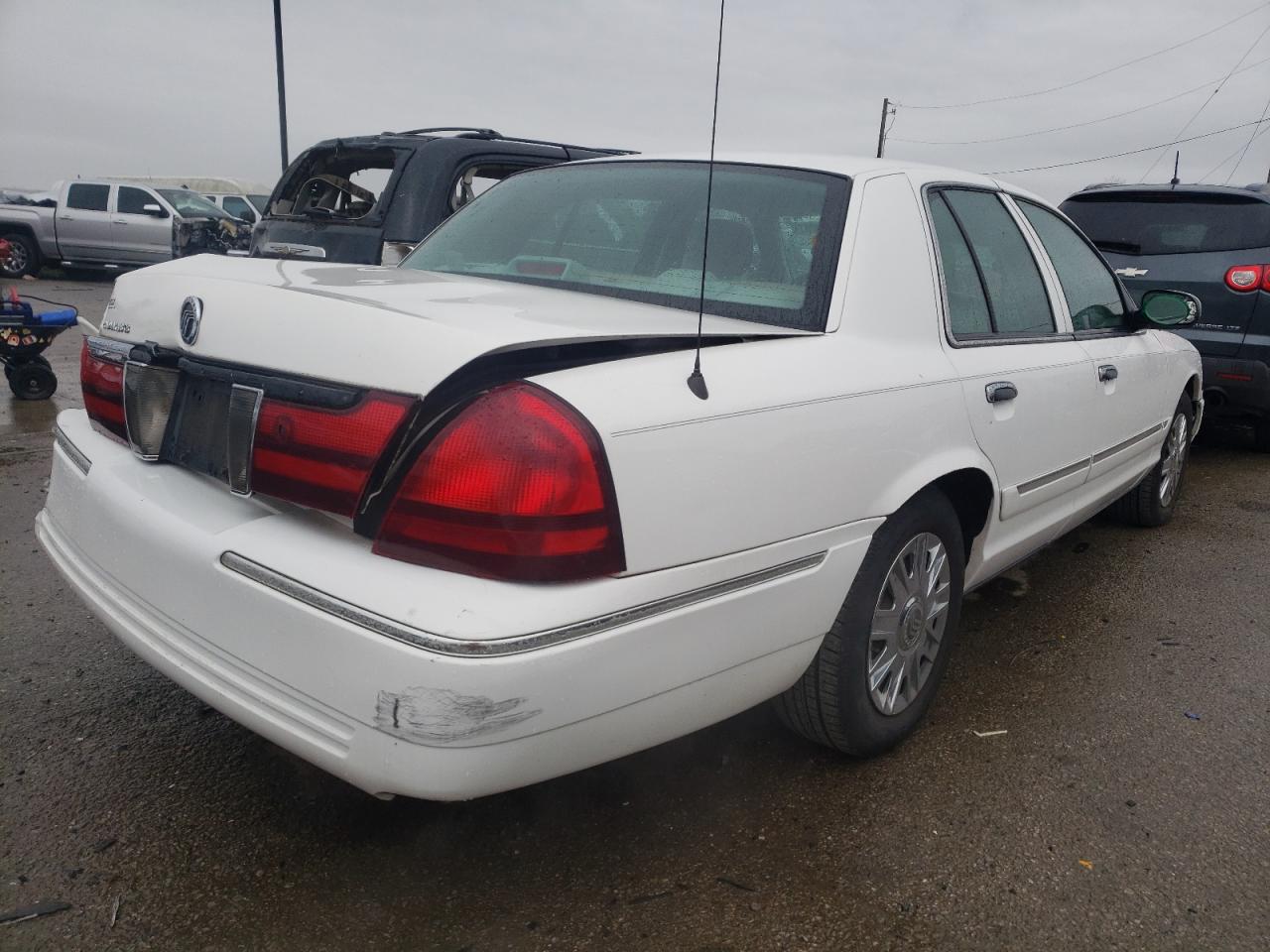 Photo 4 from auction – 2005 MERCURY GRAND MARQ with VIN 2MEFM74W45X631962