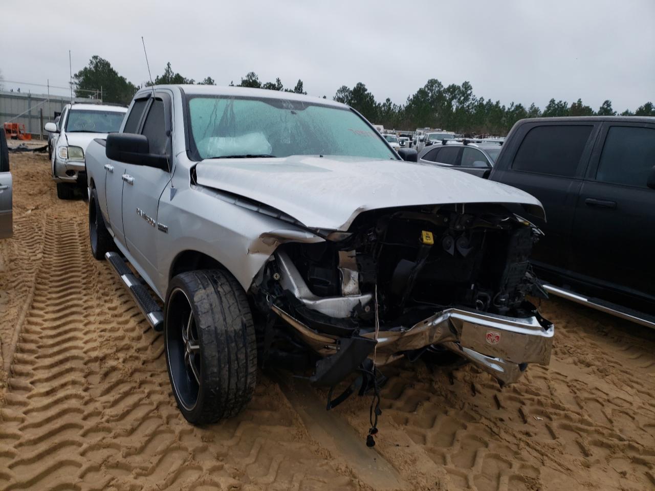 DODGE RAM 1500 S 2012 مع رقم تعريف المركبة 1C6RD6GT3CS265543 - صورة من المزاد