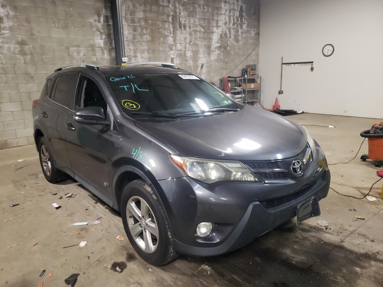 TOYOTA RAV4 XLE 2013 with VIN 2T3RFREV2DW097962 - Photo from auction