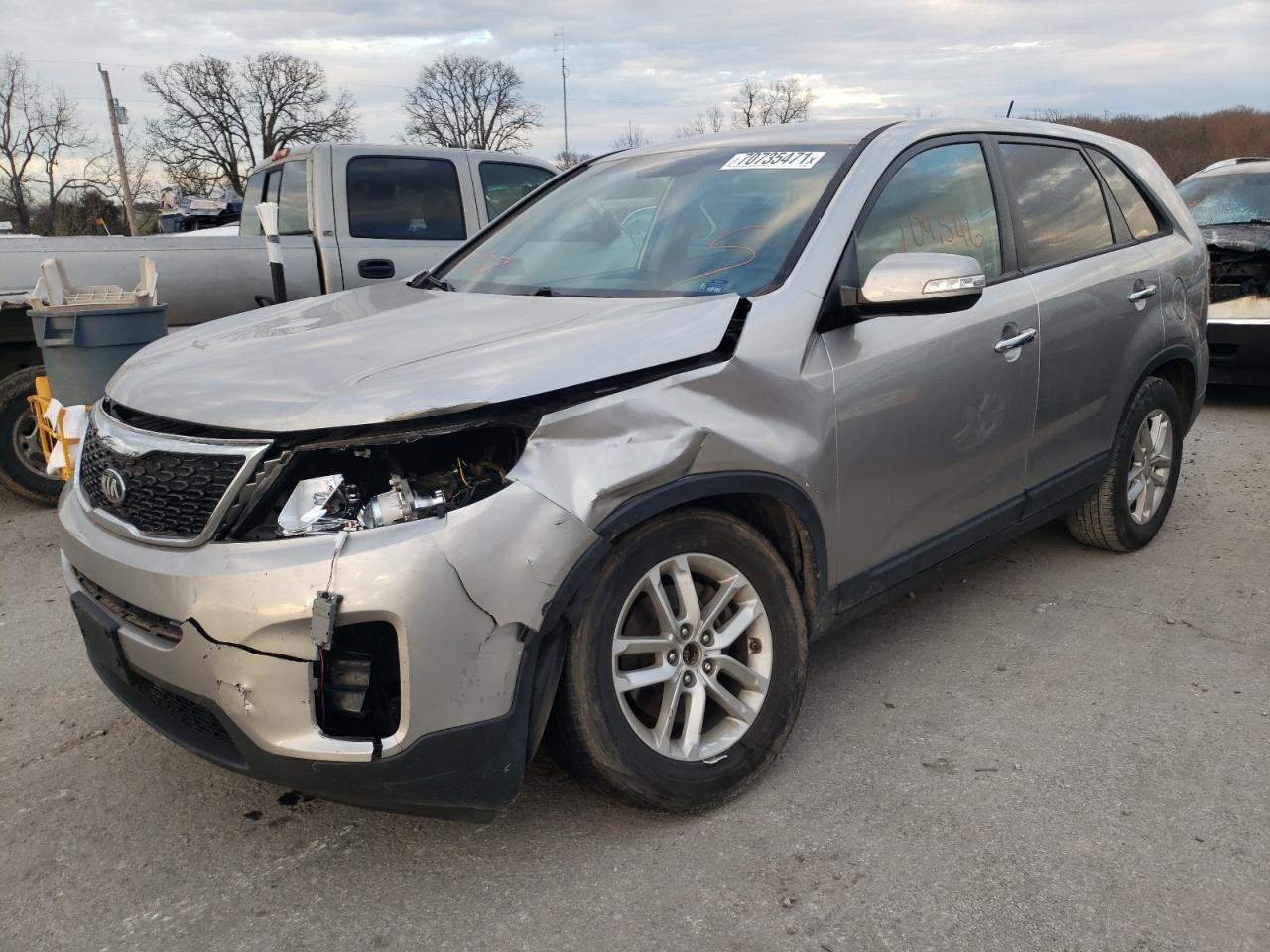 Photo 2 from auction – 2015 KIA SORENTO LX with VIN 5XYKT3A67FG575509