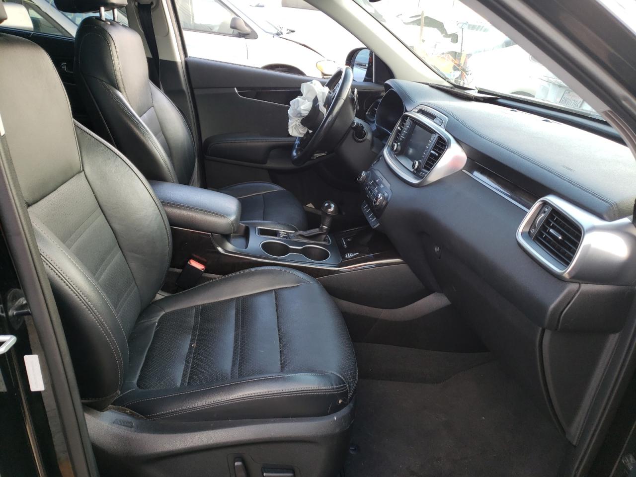 Photo 5 from auction – 2017 KIA SORENTO EX with VIN 5XYPHDA10HG278375