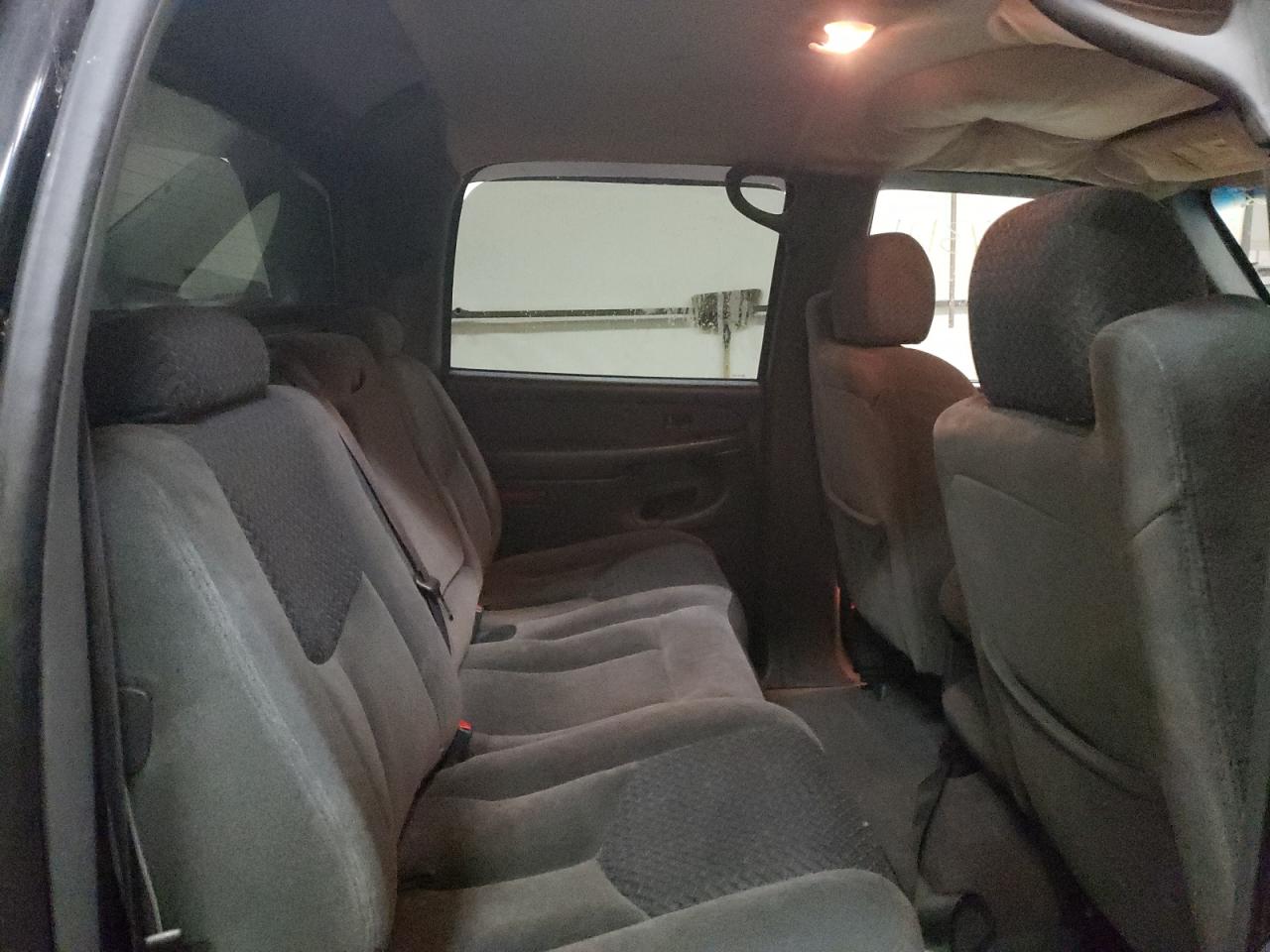 Photo 6 from auction – 2004 CHEVROLET AVALANCHE with VIN 3GNEK12T84G185484