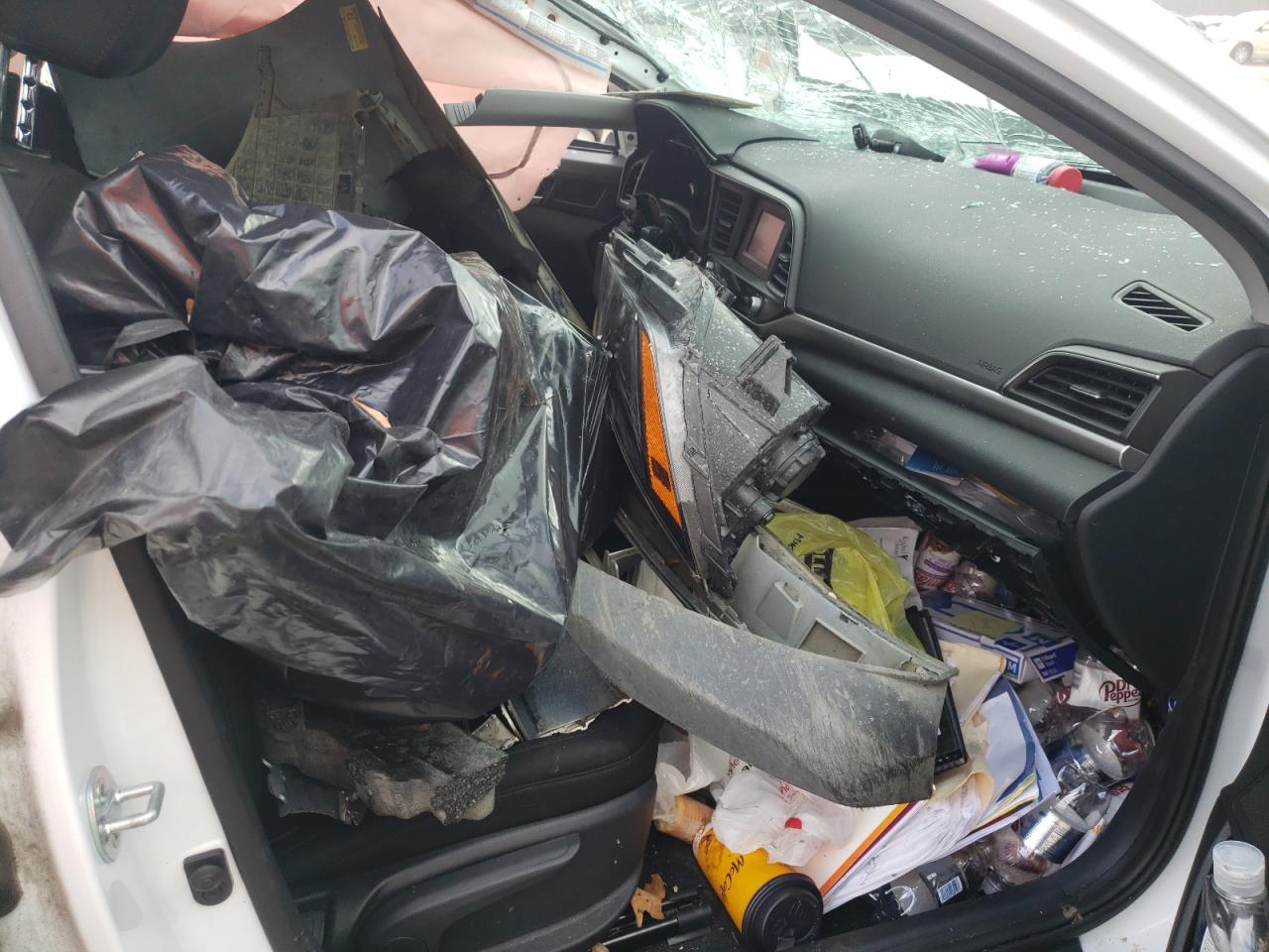 Photo 5 from auction – 2019 HYUNDAI ELANTRA SE with VIN 5NPD74LF3KH423732