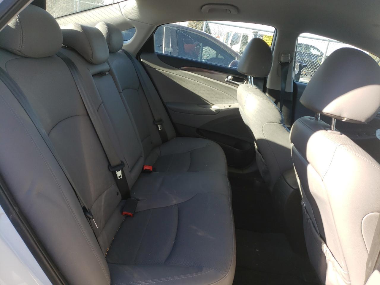 Photo 6 from auction – 2014 HYUNDAI SONATA HYB with VIN KMHEC4A47EA102222