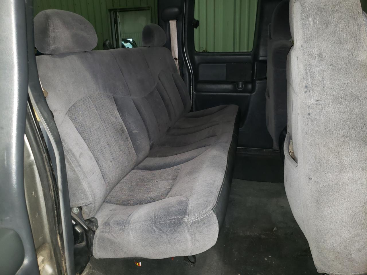 Photo 6 from auction – 2001 CHEVROLET SILVERADO with VIN 2GCEC19T811210237