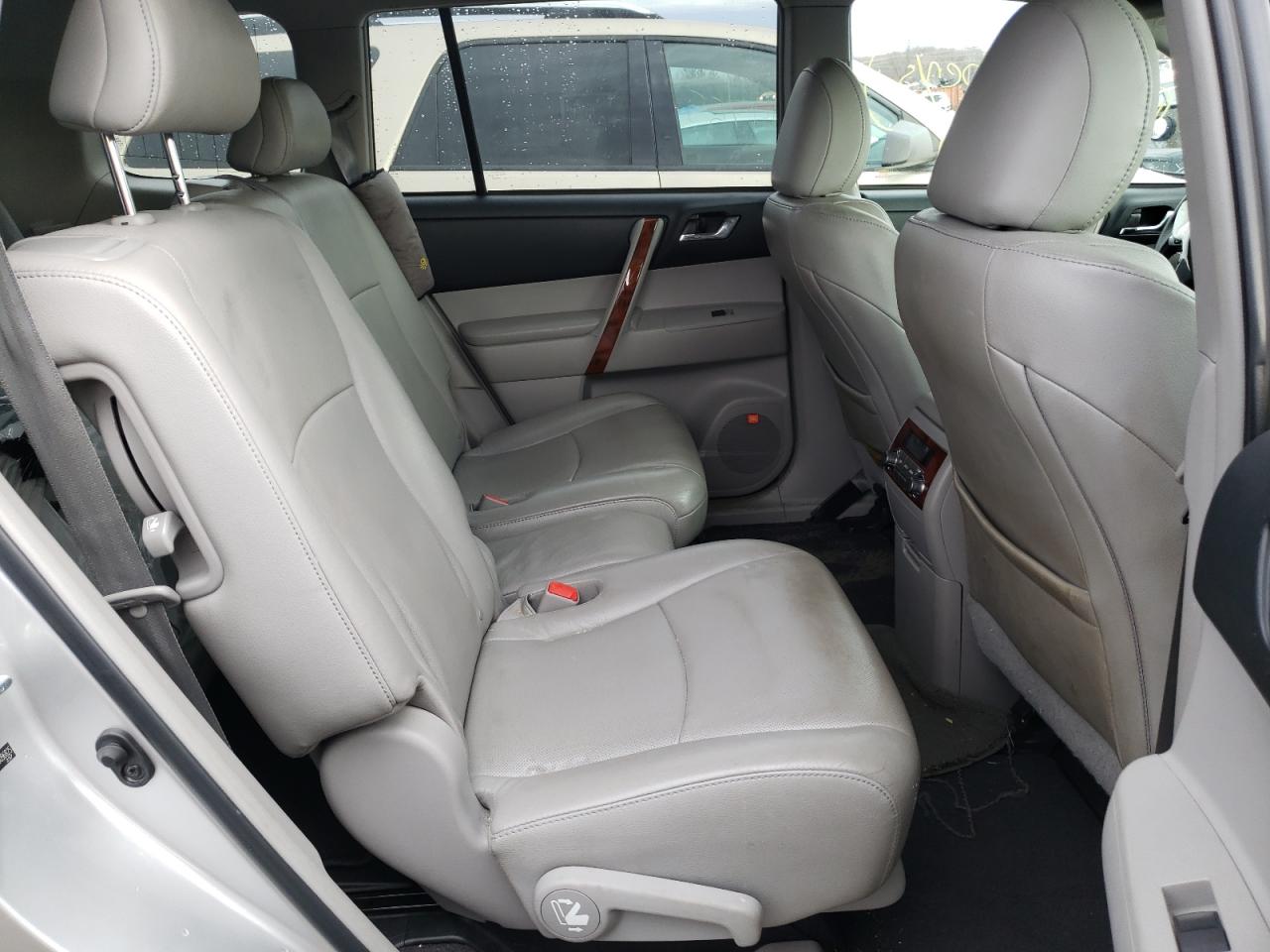 Photo 6 from auction – 2012 TOYOTA HIGHLANDER with VIN 5TDDK3EH2CS096825