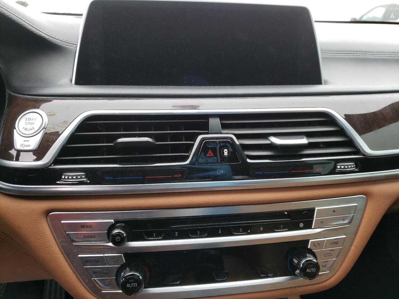 صورة رقم 9 من المزاد - 2016 BMW 740 I مع VIN WBA7E2C51GG503893