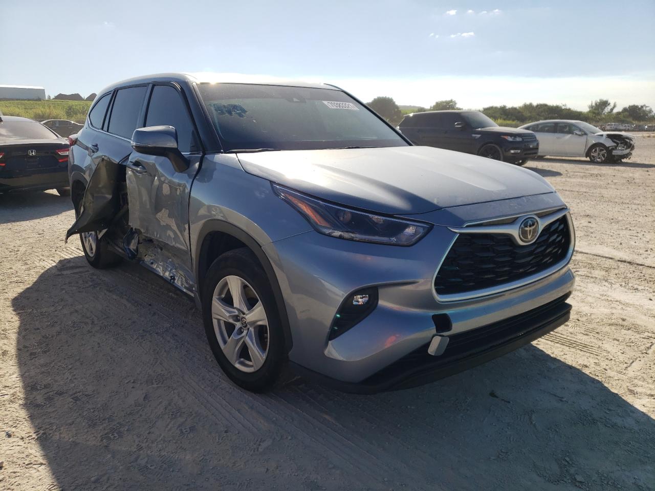 TOYOTA HIGHLANDER 2021 مع رقم تعريف المركبة 5TDZZRAH7MS068420 - صورة من المزاد