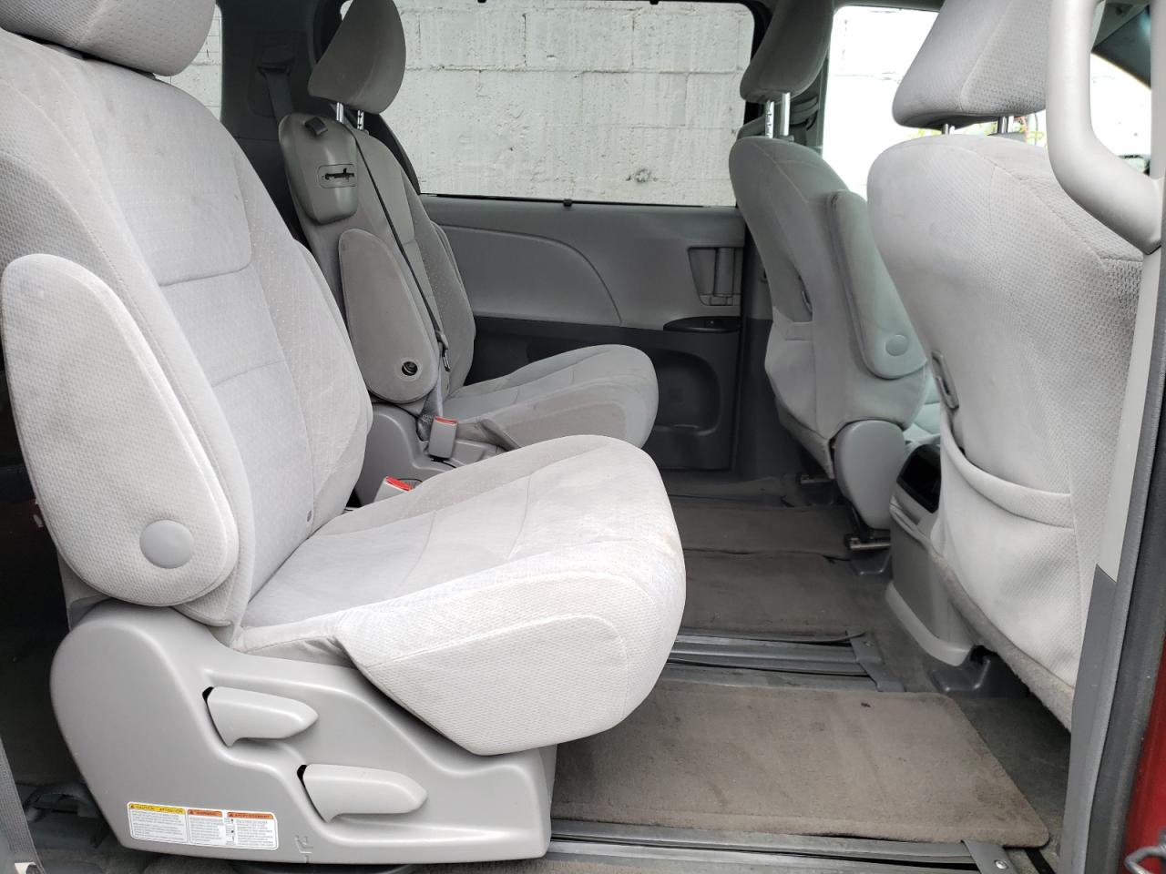 Photo 6 from auction – 2015 TOYOTA SIENNA LE with VIN 5TDKK3DC9FS576507