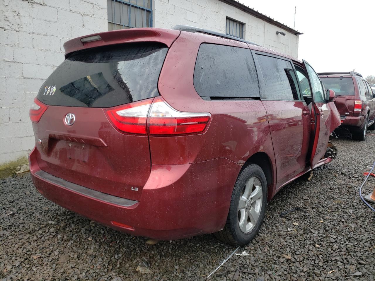 Photo 4 from auction – 2015 TOYOTA SIENNA LE with VIN 5TDKK3DC9FS576507