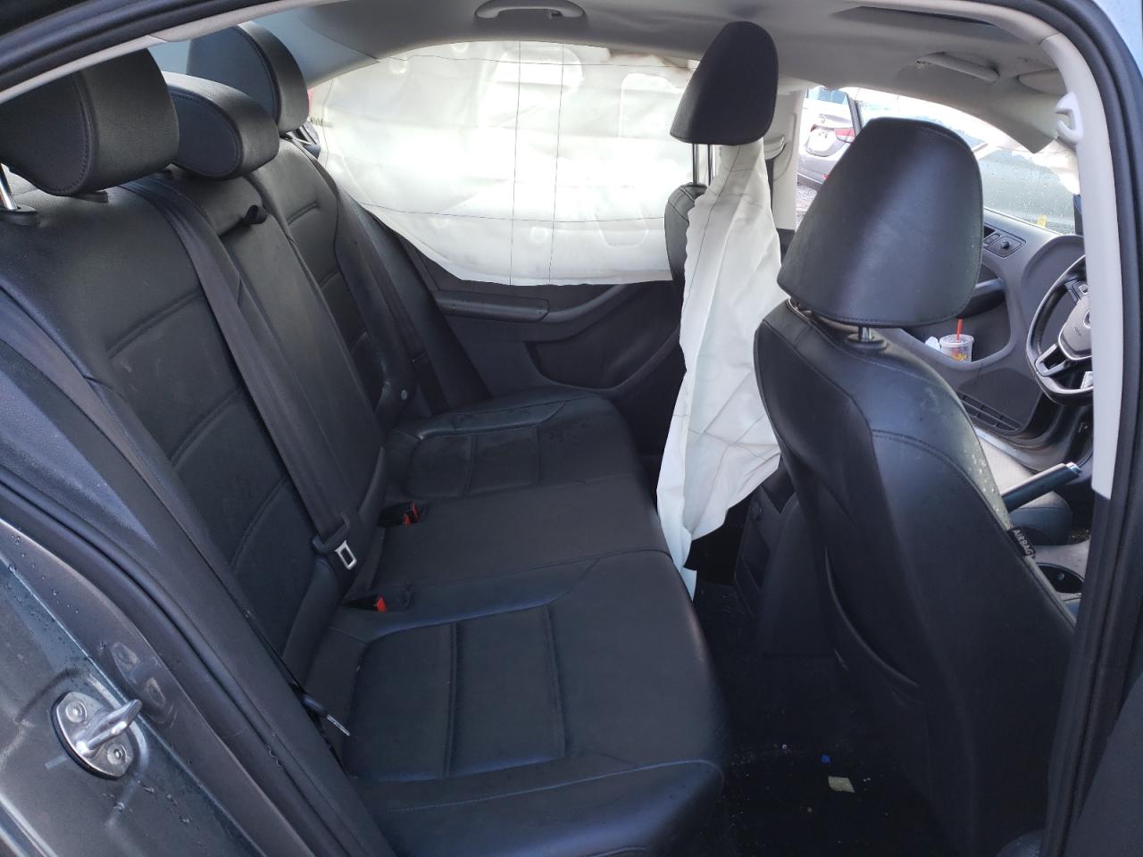 Photo 6 from auction – 2017 VOLKSWAGEN JETTA SE with VIN 3VWDB7AJ5HM352296