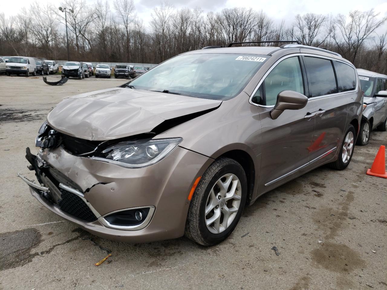 Photo 2 from auction – 2017 CHRYSLER PACIFICA T with VIN 2C4RC1EG3HR721120
