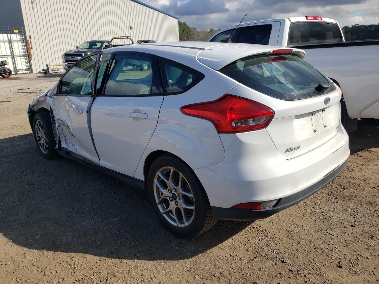 Photo 3 from auction – 2015 FORD FOCUS SE with VIN 1FADP3K25FL290004