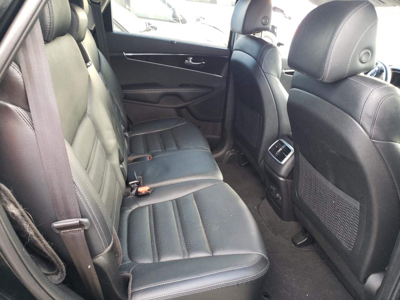 Photo 6 from auction – 2017 KIA SORENTO EX with VIN 5XYPHDA10HG278375