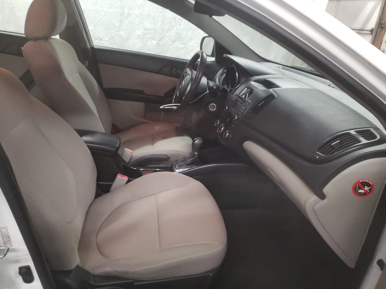 Photo 5 from auction – 2011 KIA FORTE EX with VIN KNAFU5A28B5347073