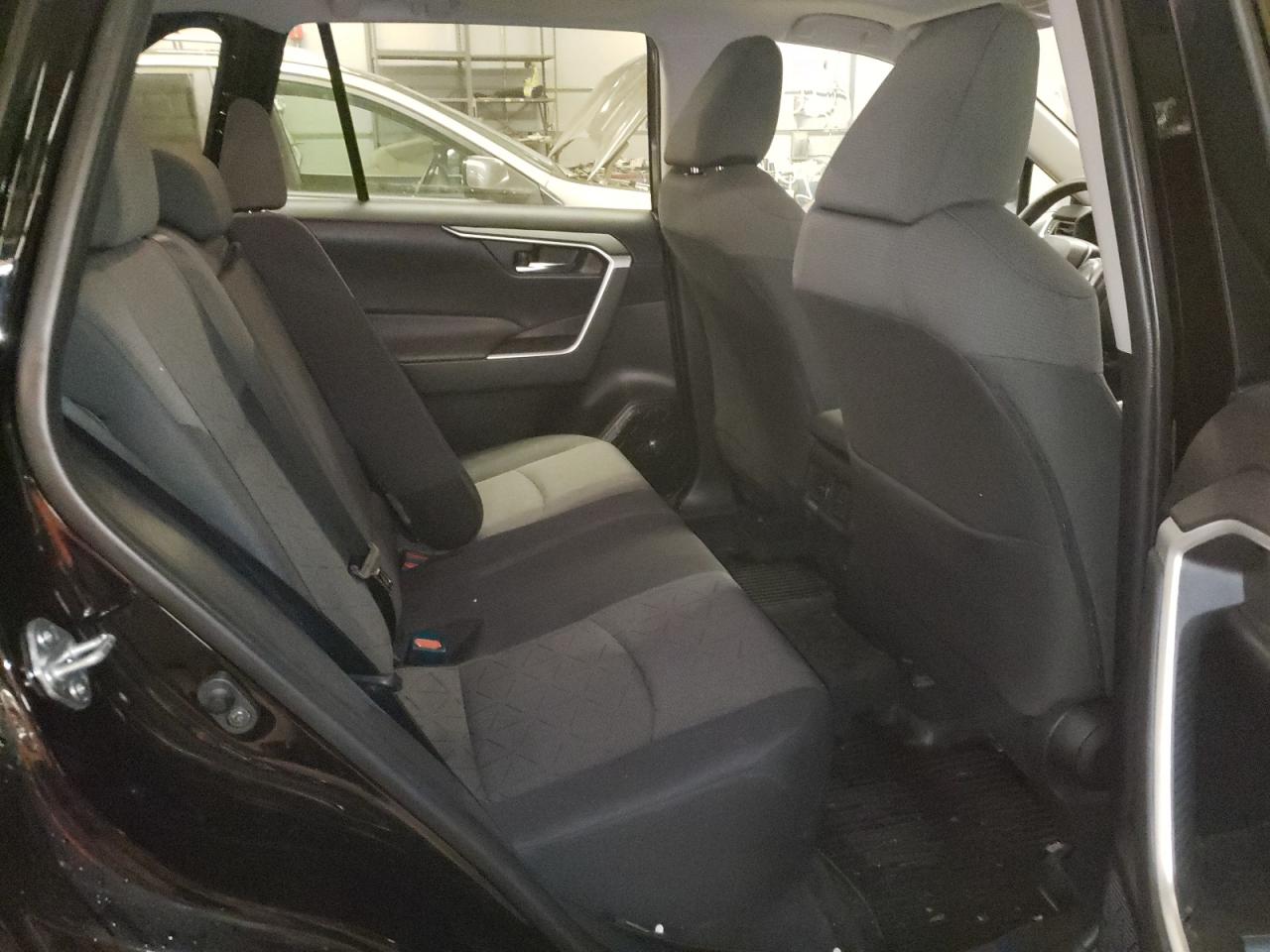 Photo 6 from auction – 2021 TOYOTA RAV4 XLE with VIN 2T3P1RFV9MW152086