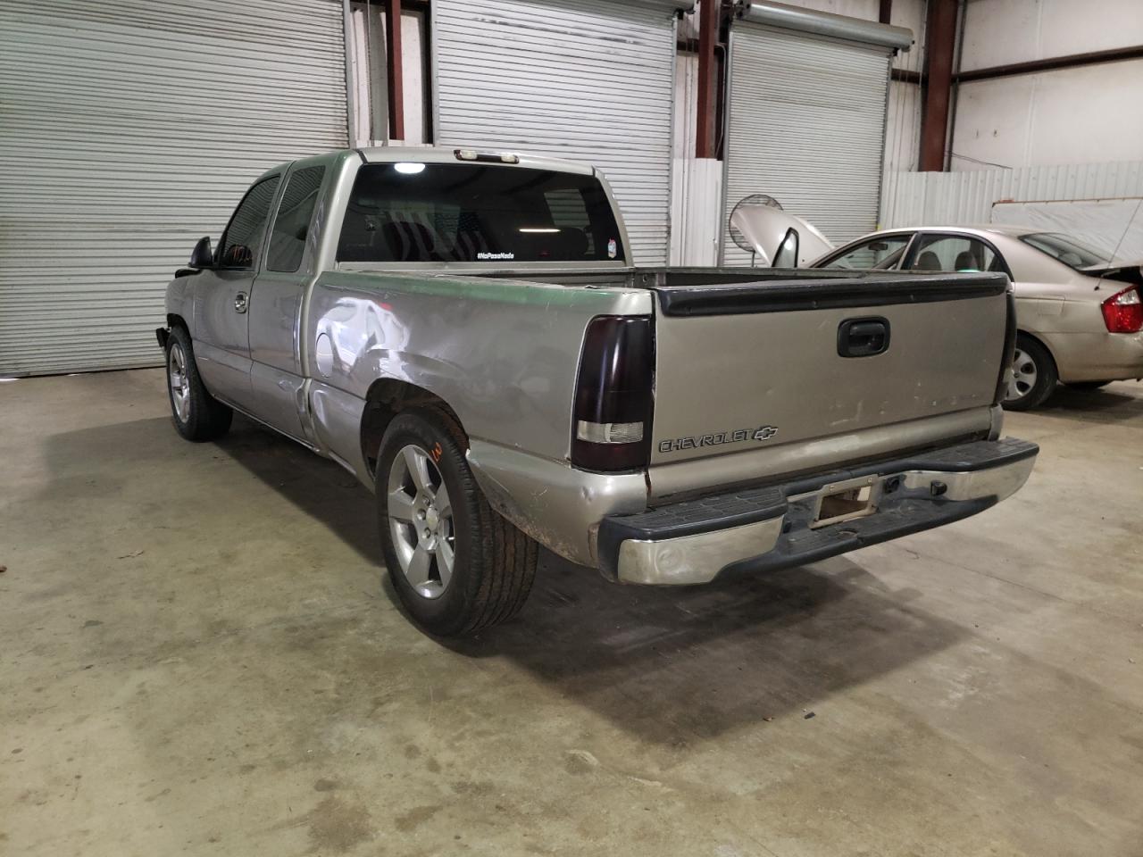 Photo 3 from auction – 2001 CHEVROLET SILVERADO with VIN 2GCEC19T811210237
