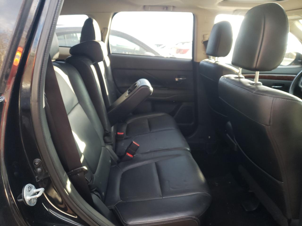 Photo 6 from auction – 2014 MITSUBISHI OUTLANDER with VIN JA4JZ4AX4EZ000724