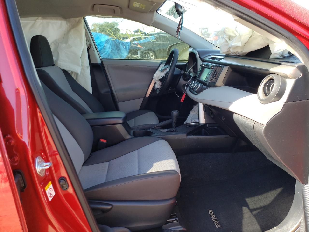 Photo 5 from auction – 2013 TOYOTA RAV4 LE with VIN JTMZFREV0DD010704