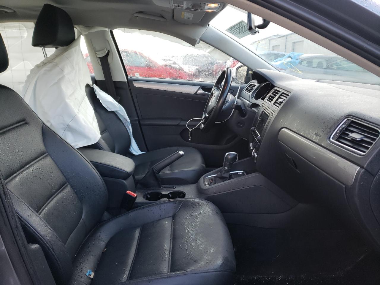 Photo 5 from auction – 2017 VOLKSWAGEN JETTA SE with VIN 3VWDB7AJ5HM352296