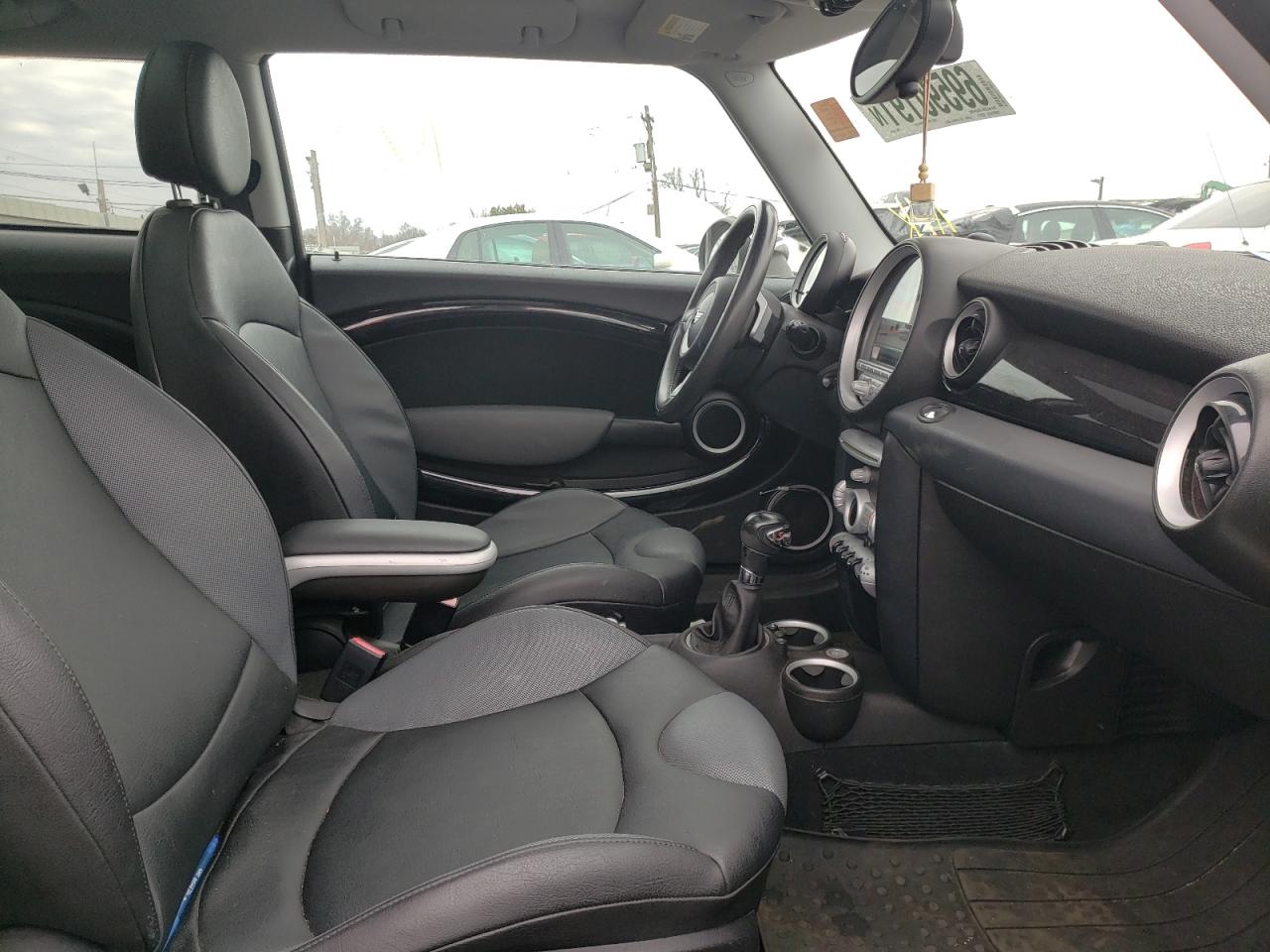 Photo 5 from auction – 2009 MINI COOPER S with VIN WMWMF73569TV39571