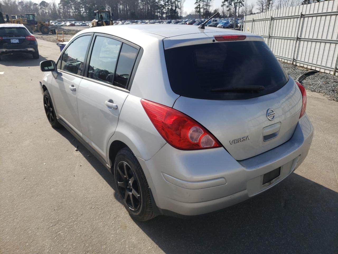 Photo 3 from auction – 2011 NISSAN VERSA S with VIN 3N1BC1CP2BL420642