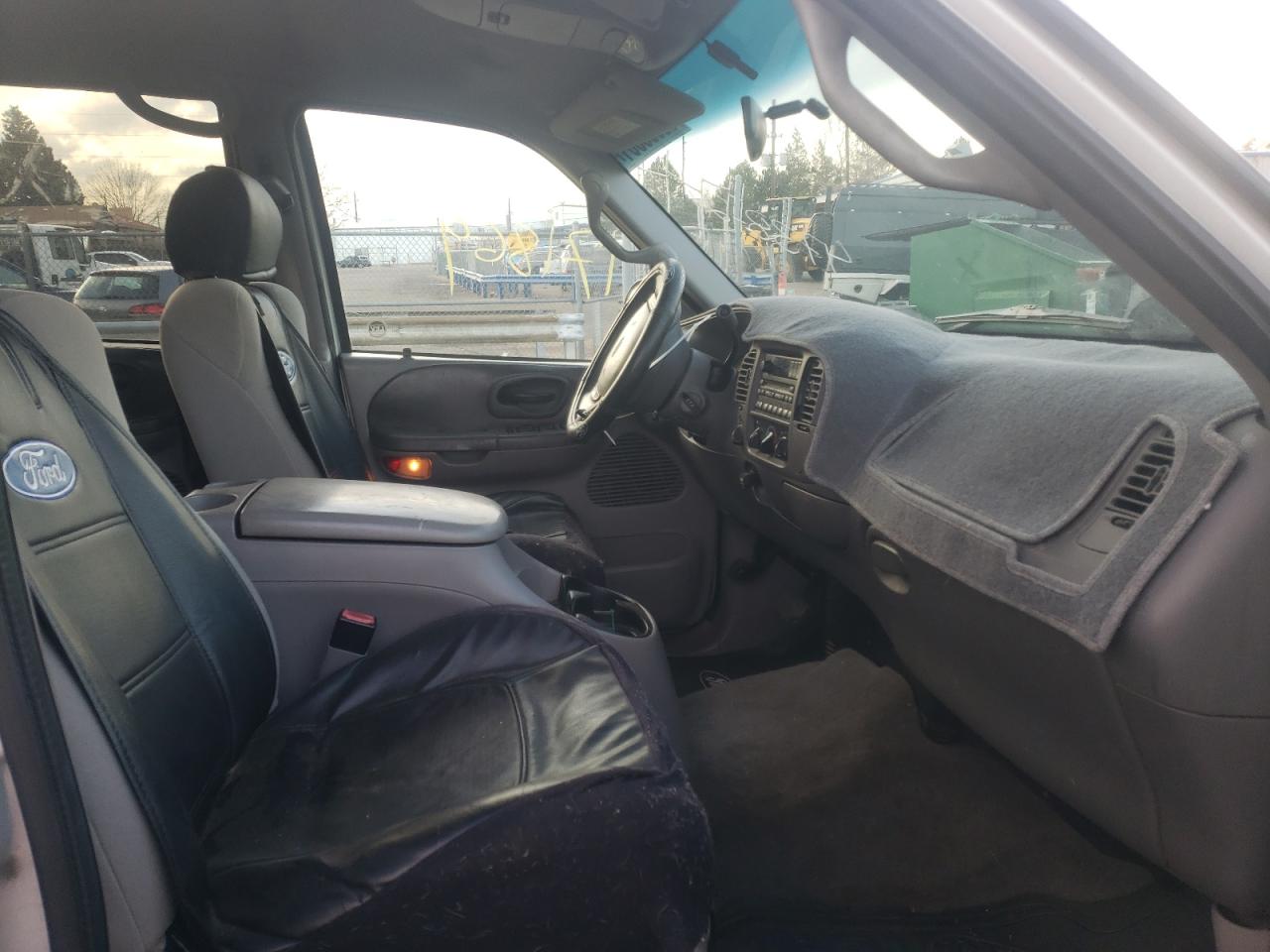 Photo 5 from auction – 2002 FORD F150 SUPER with VIN 1FTRW08L62KA74759