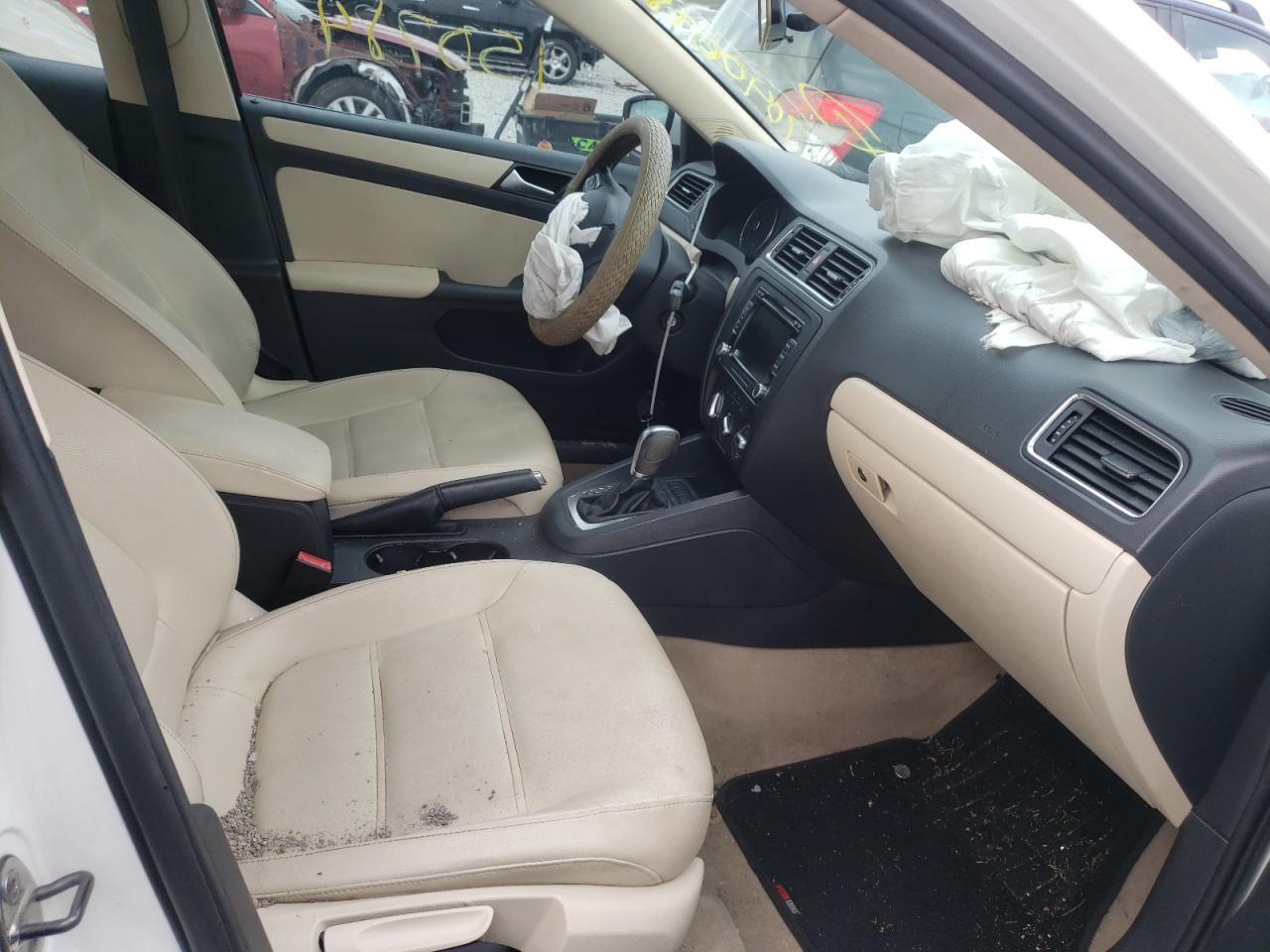 Photo 5 from auction – 2012 VOLKSWAGEN JETTA SE with VIN 3VWDX7AJ3CM413901