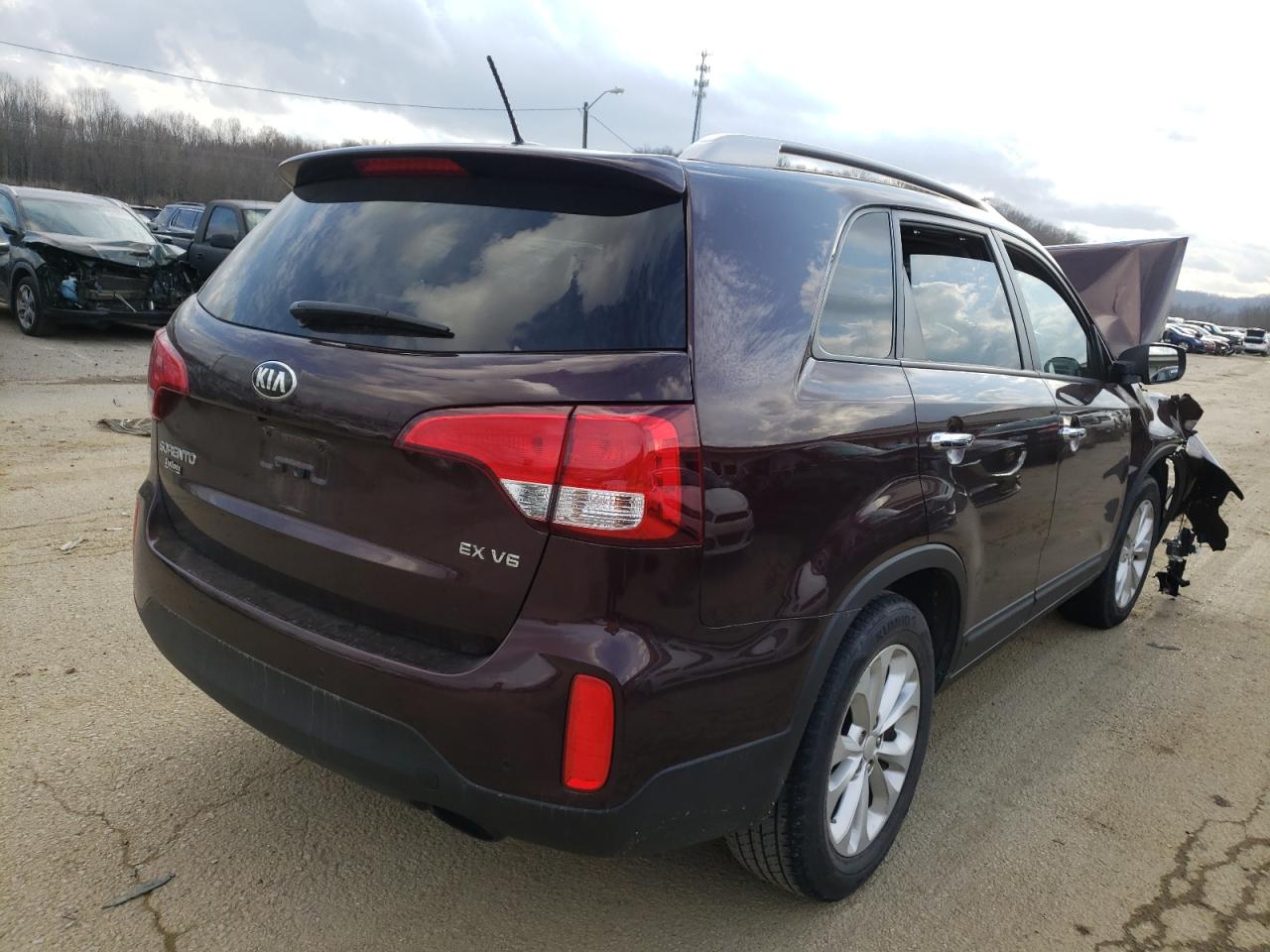 Photo 4 from auction – 2015 KIA SORENTO EX with VIN 5XYKU4A77FG642010