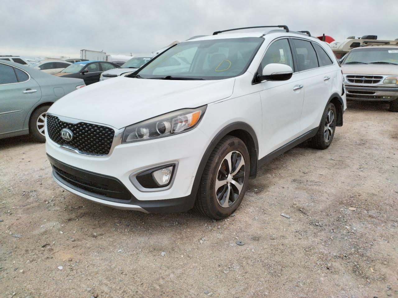 Photo 2 from auction – 2016 KIA SORENTO EX with VIN 5XYPH4A19GG014344