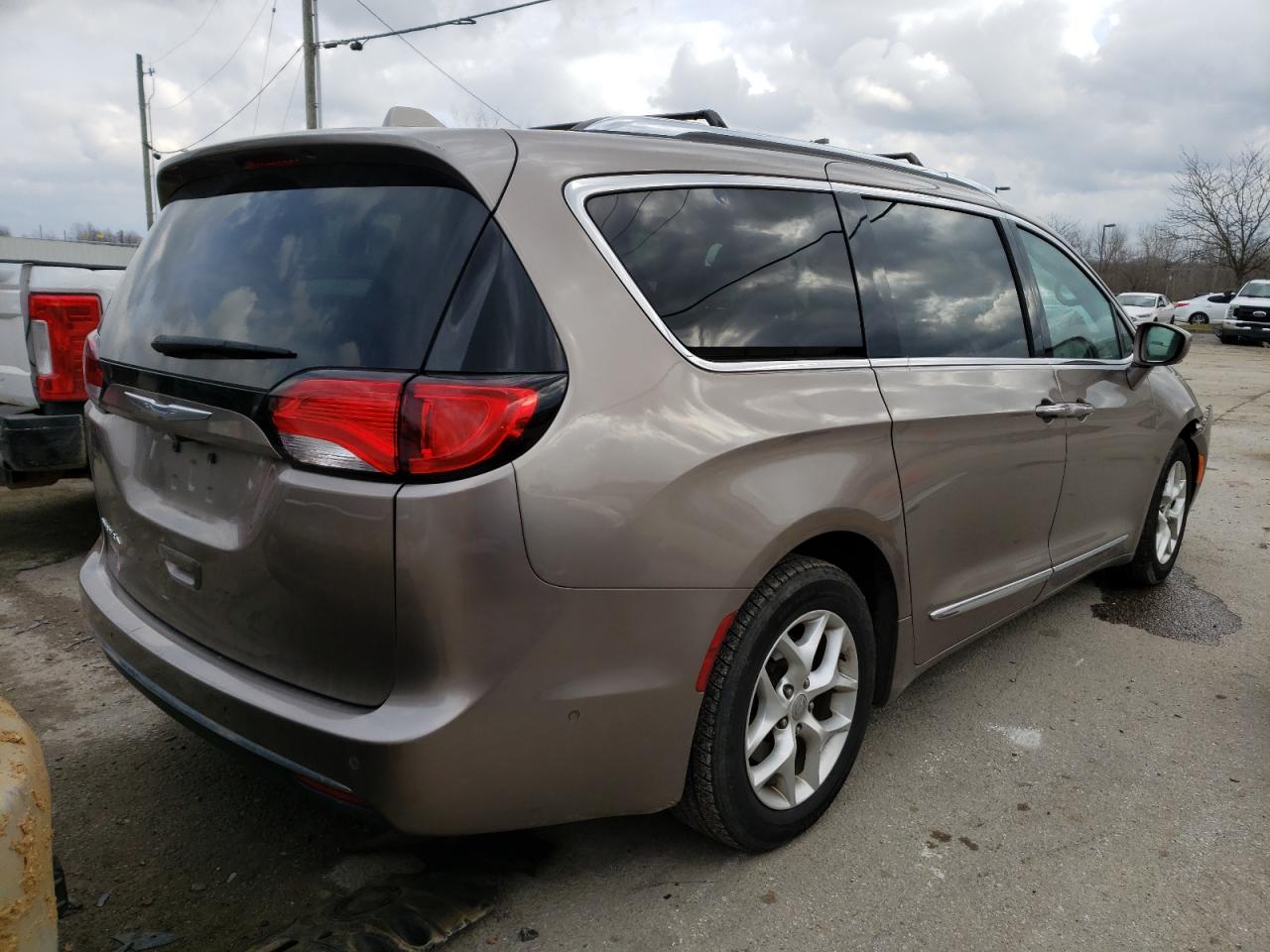 Photo 4 from auction – 2017 CHRYSLER PACIFICA T with VIN 2C4RC1EG3HR721120