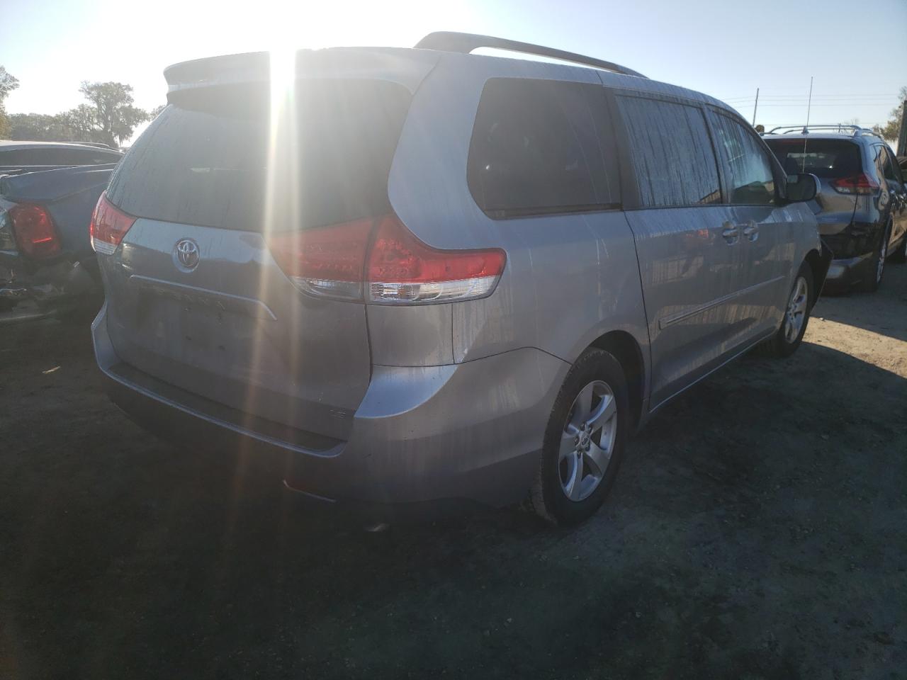 Photo 4 from auction – 2012 TOYOTA SIENNA LE with VIN 5TDKK3DCXCS193980
