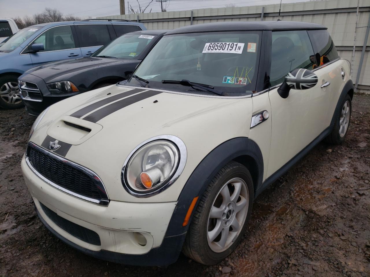 Photo 2 from auction – 2009 MINI COOPER S with VIN WMWMF73569TV39571