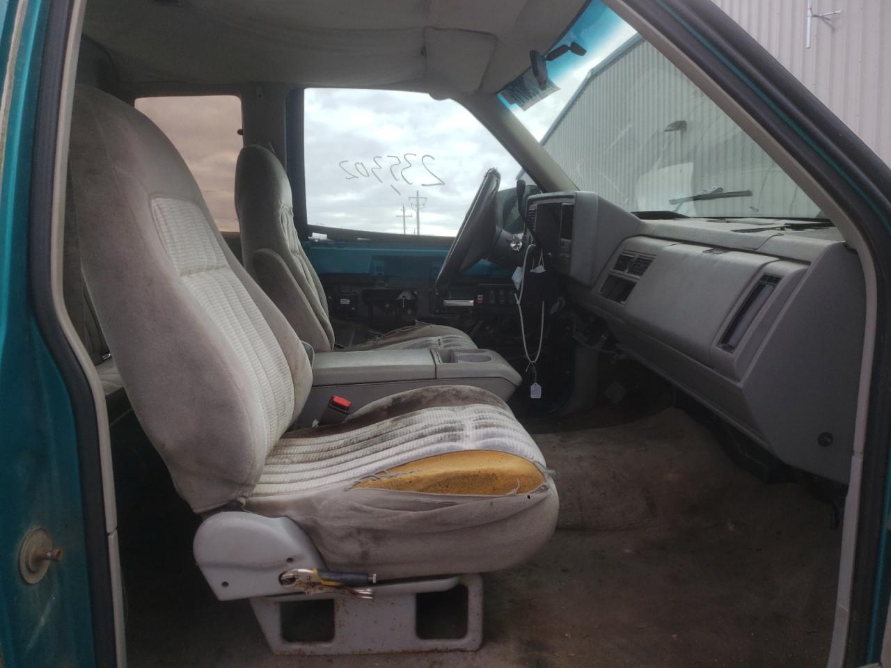Photo 5 from auction – 1993 CHEVROLET GMT-400 C1 with VIN 2GCEC19K6P1113148