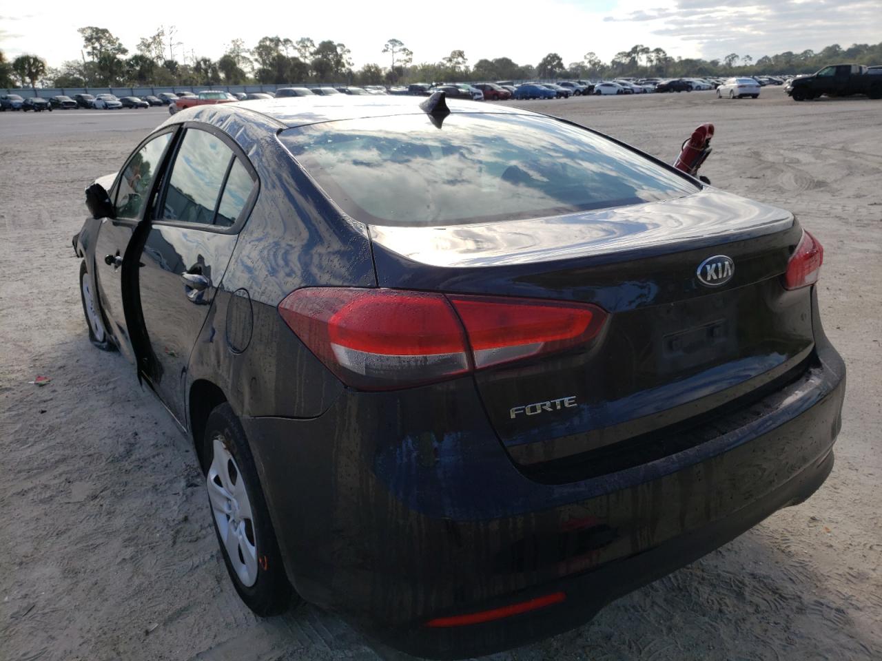 Photo 3 from auction – 2017 KIA FORTE LX with VIN 3KPFK4A71HE045166