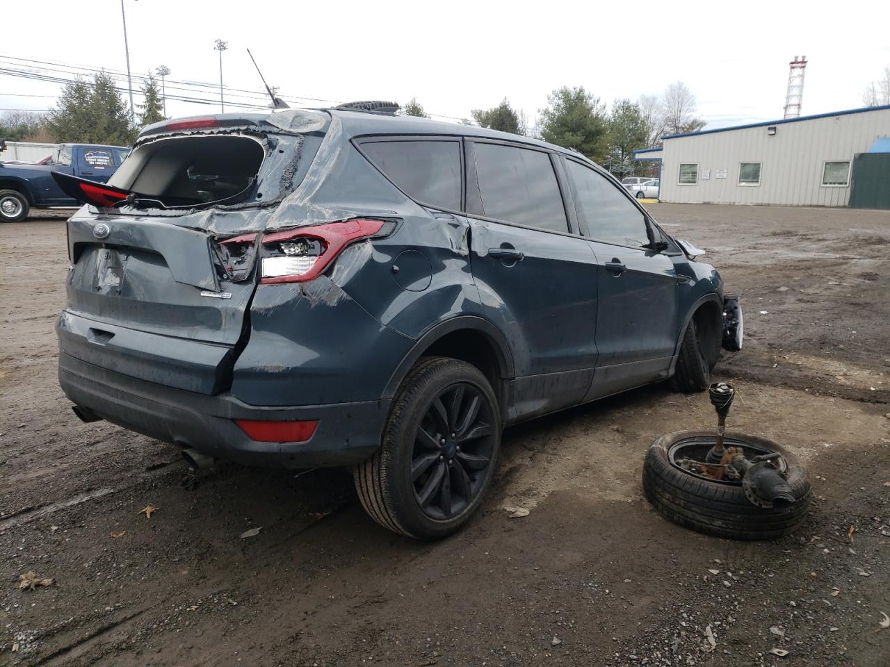 Photo 4 from auction – 2019 FORD ESCAPE SE with VIN 1FMCU9GD4KUA08981