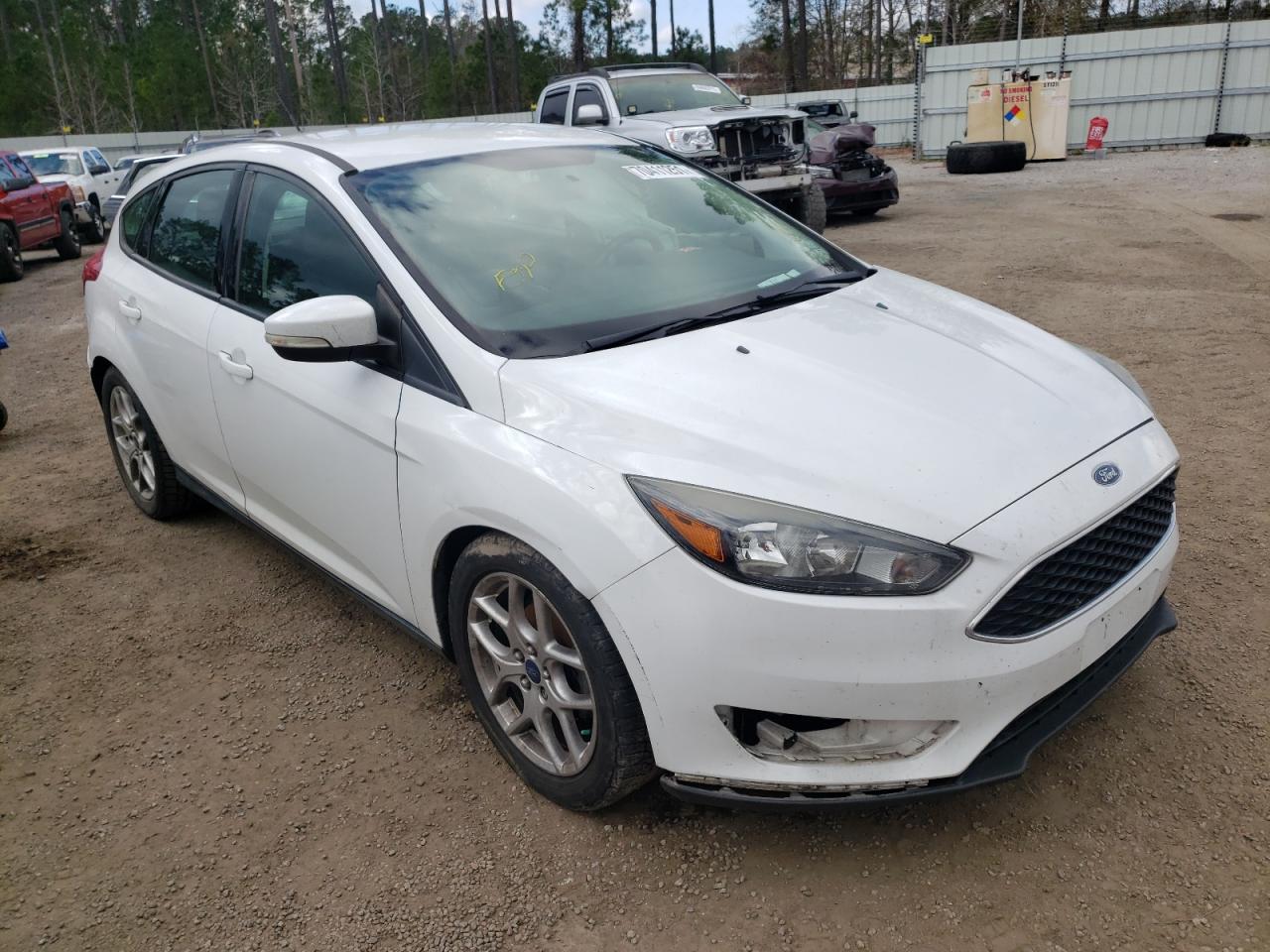 FORD FOCUS SE 2015 with VIN 1FADP3K25FL290004 - Photo from auction