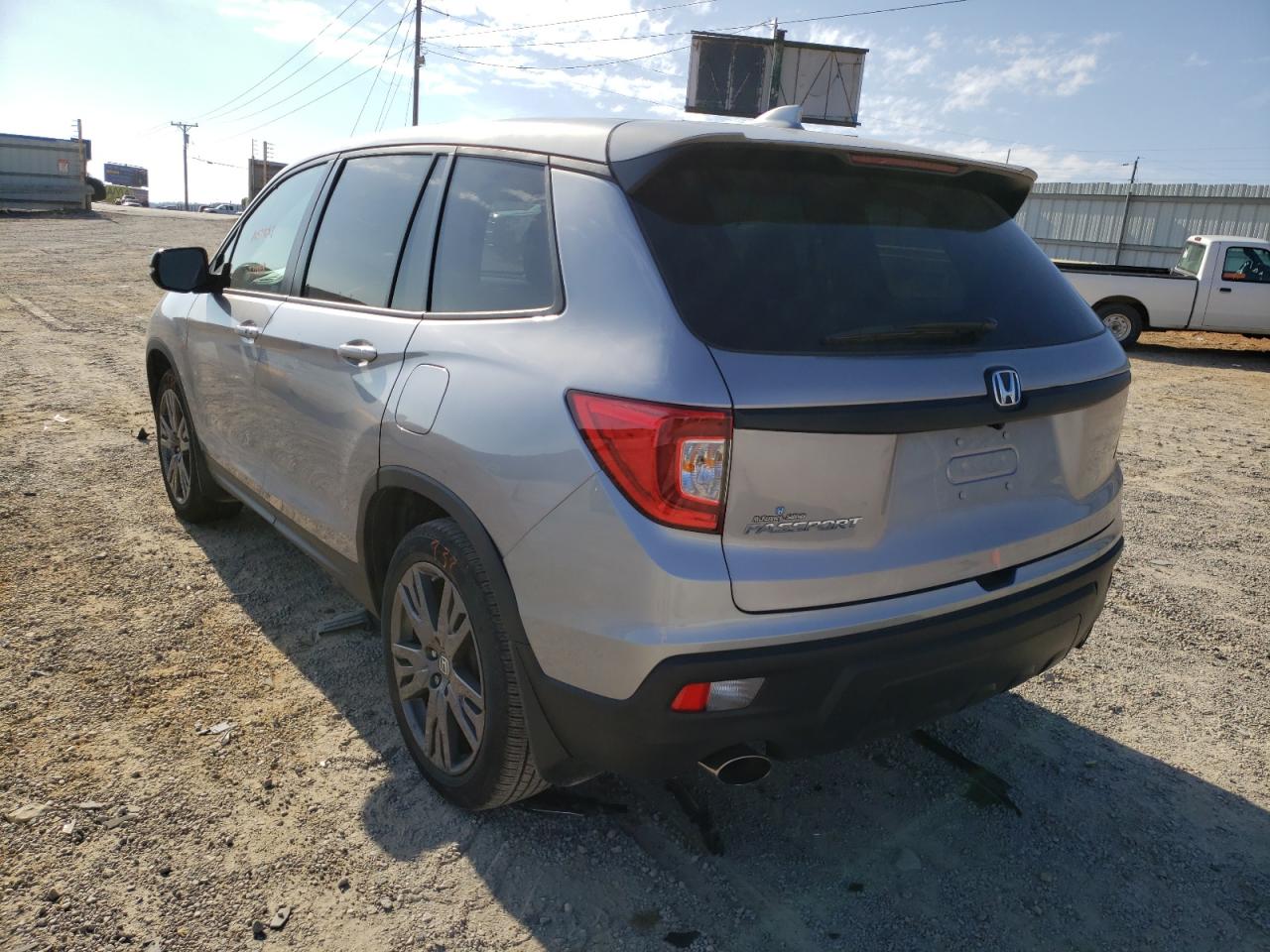 Zdjęcie 3 z aukcji – 2020 HONDA PASSPORT E z VIN 5FNYF7H56LB004375