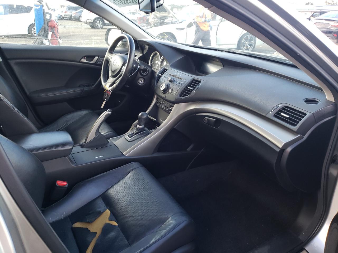 Photo 5 from auction – 2010 ACURA TSX with VIN JH4CU2F65AC030666