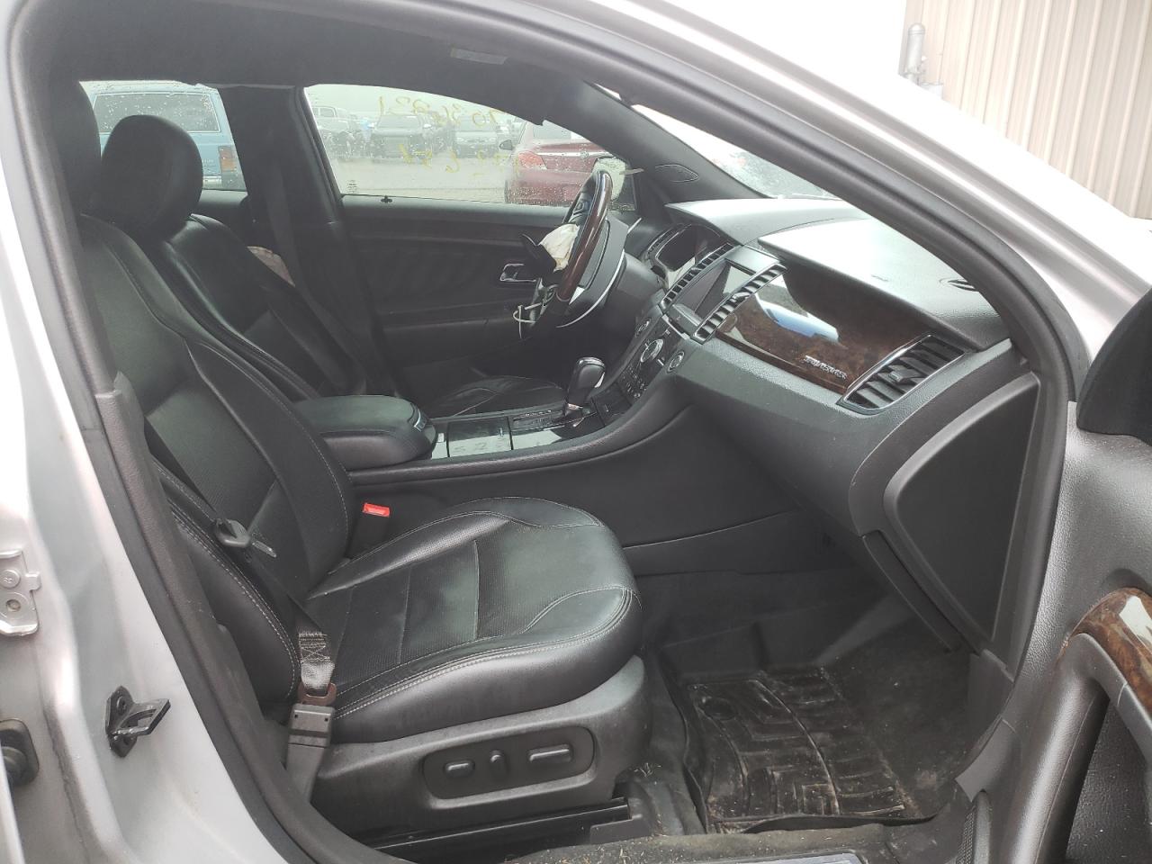 Photo 5 from auction – 2017 FORD TAURUS LIM with VIN 1FAHP2F86HG104430