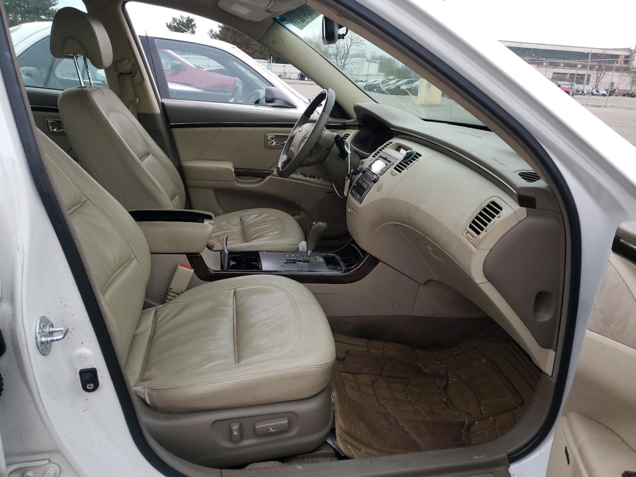 Photo 5 from auction – 2009 HYUNDAI AZERA SE with VIN KMHFC46F79A372944
