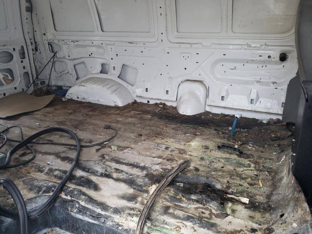 Photo 6 from auction – 2013 FORD ECONOLINE with VIN 1FTNE1EW5DDA58842